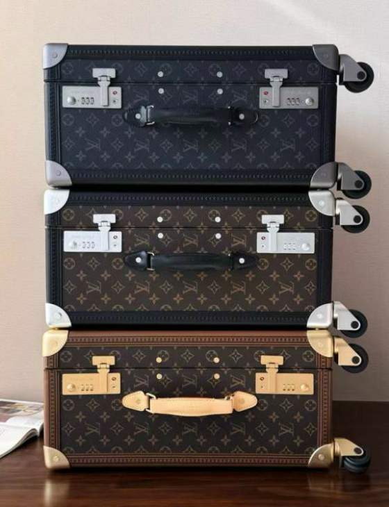 Picture of Louis Vuitton Wallets _SKUfw221093813fw